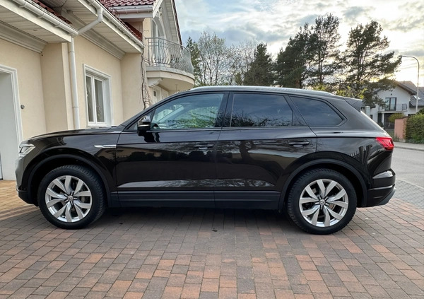 Volkswagen Touareg cena 180000 przebieg: 121000, rok produkcji 2018 z Augustów małe 742